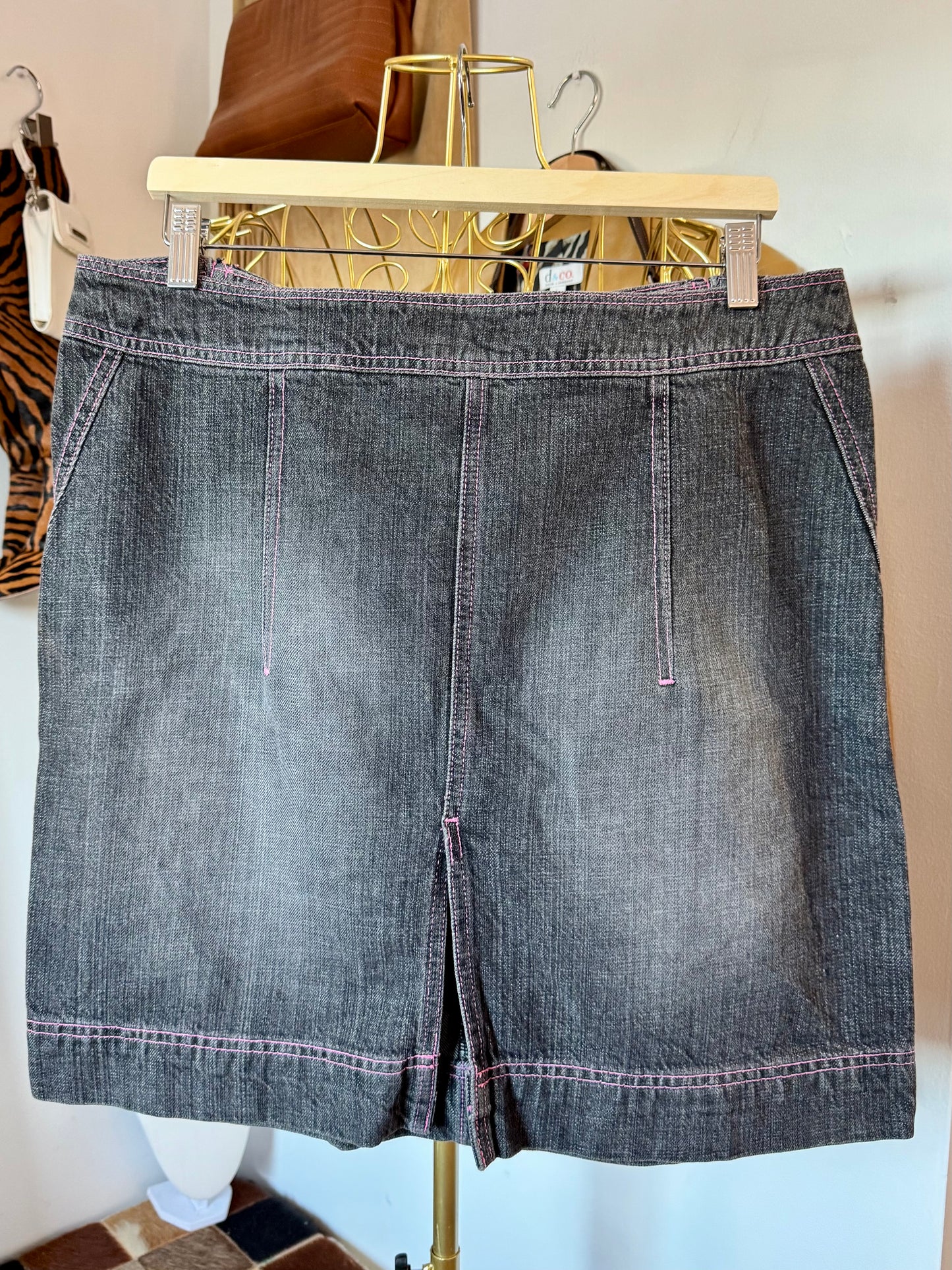 The Dina Midi Skirt (large)
