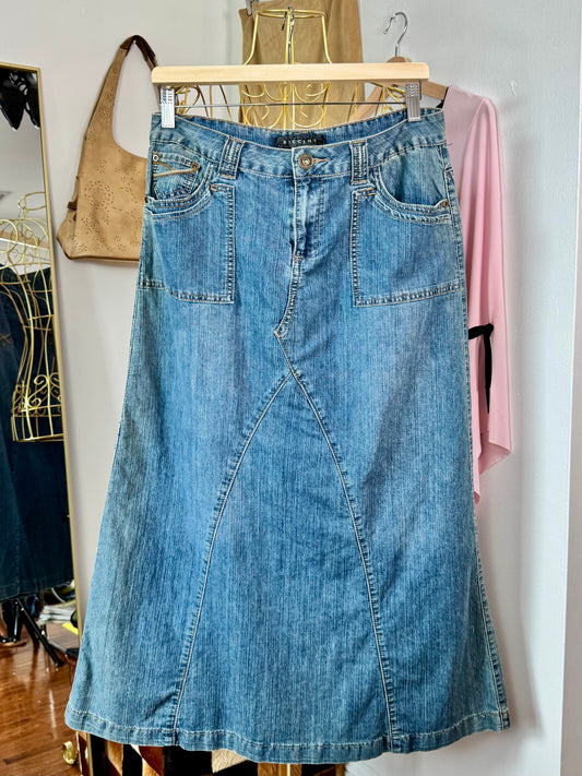 The Valencia Denim Skirt (Large)